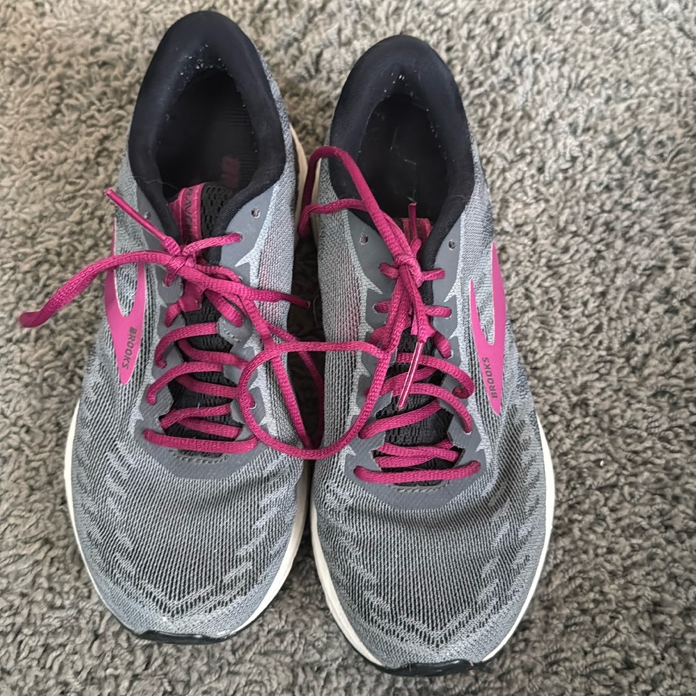Brooks Ravenna 10 women’s running shoes, size 7
